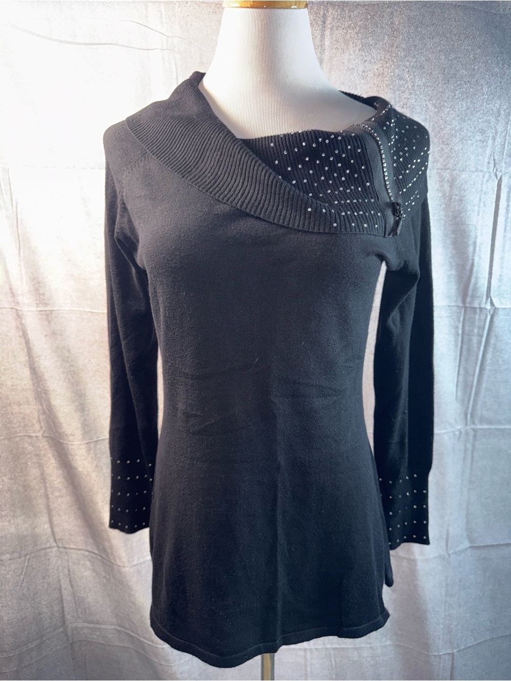1472-Questions Black Long-Sleeve Knit Dress with Asymmetric Studded Collar